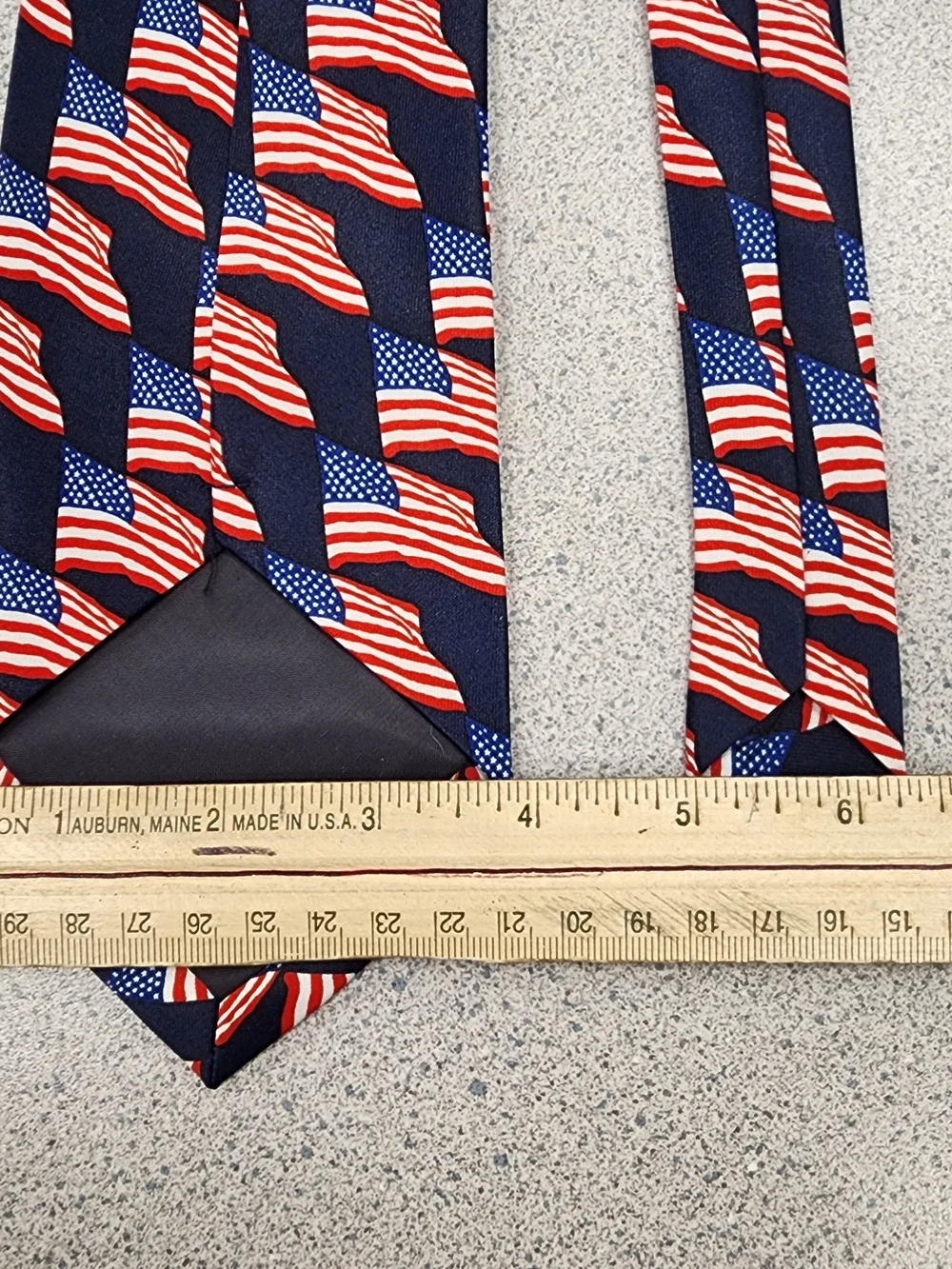 Rene Chagal made free #patriotictie#americanflagtie#renechagal#usamenswear#4thofjulystyle#handmadetie#noveltyneckwear#memorialdayoutfit#electionfashion#starsandstripes